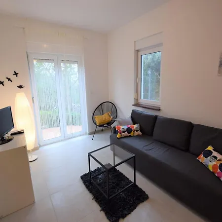 Holiday Home In Mandre Near The Sea, Cleaning Included Prázdninový dům