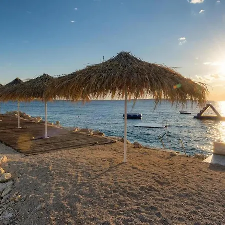 Holiday Home In Mandre Near The Sea, Cleaning Included