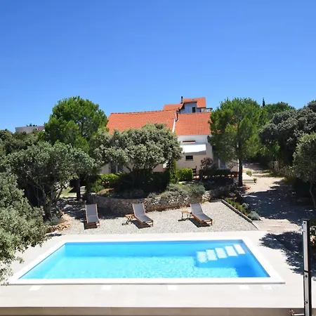 Holiday Home In Mandre Near The Sea, Cleaning Included *
